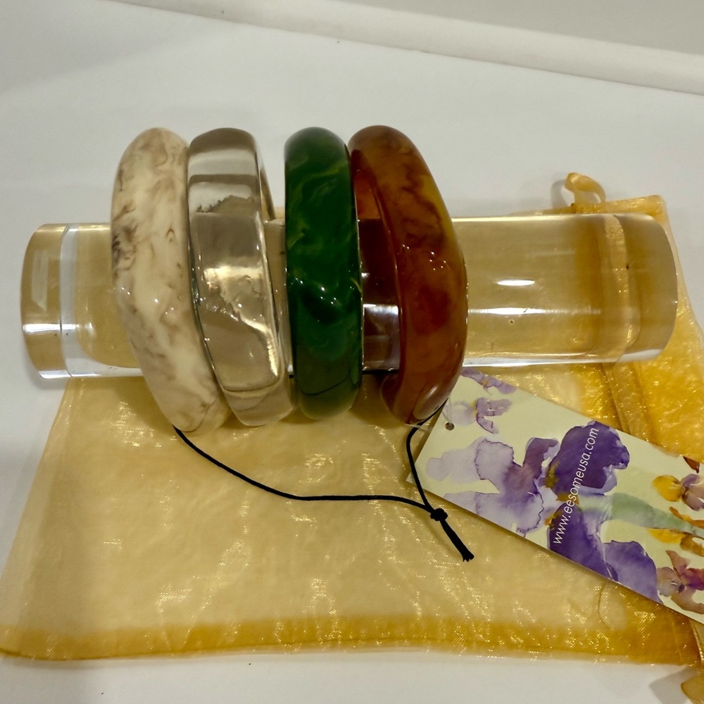 NWT‼️Set of 4 Acrylic Resin Chunky Bangle Bracelets - Picture 5 of 7